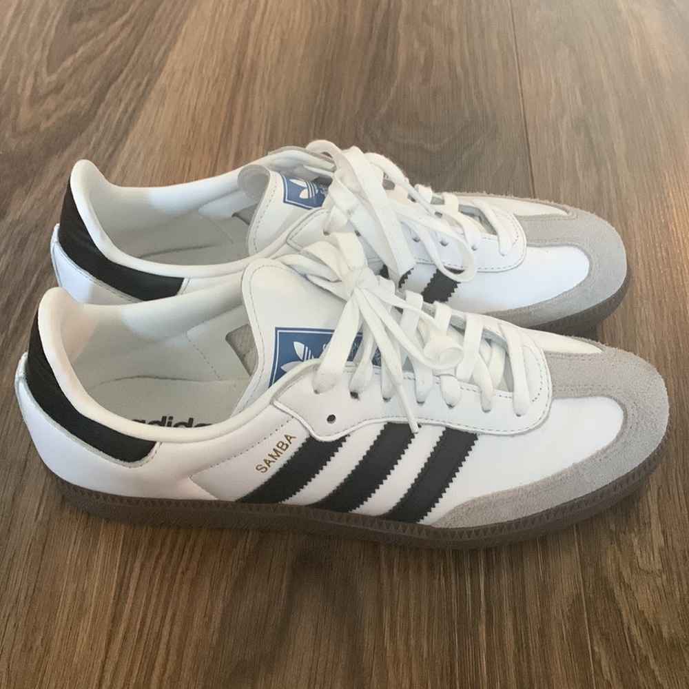 Women’s 8.5 Classic Samba (New, worn once)